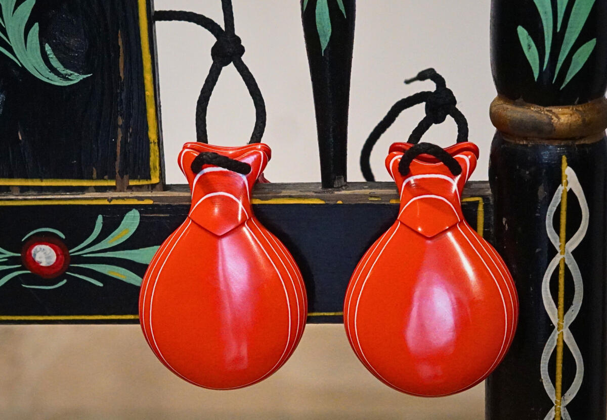 Castañuelas Vidrio Rojo Veteado Blanco