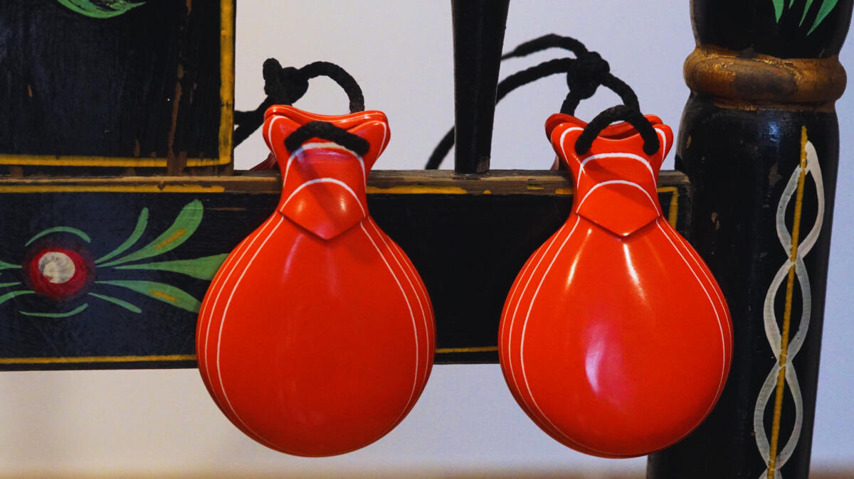 Castañuelas Vidrio Rojo Veteado Blanco - Imagen 2